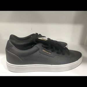 NWT Adidas 9.5 women’s shoes